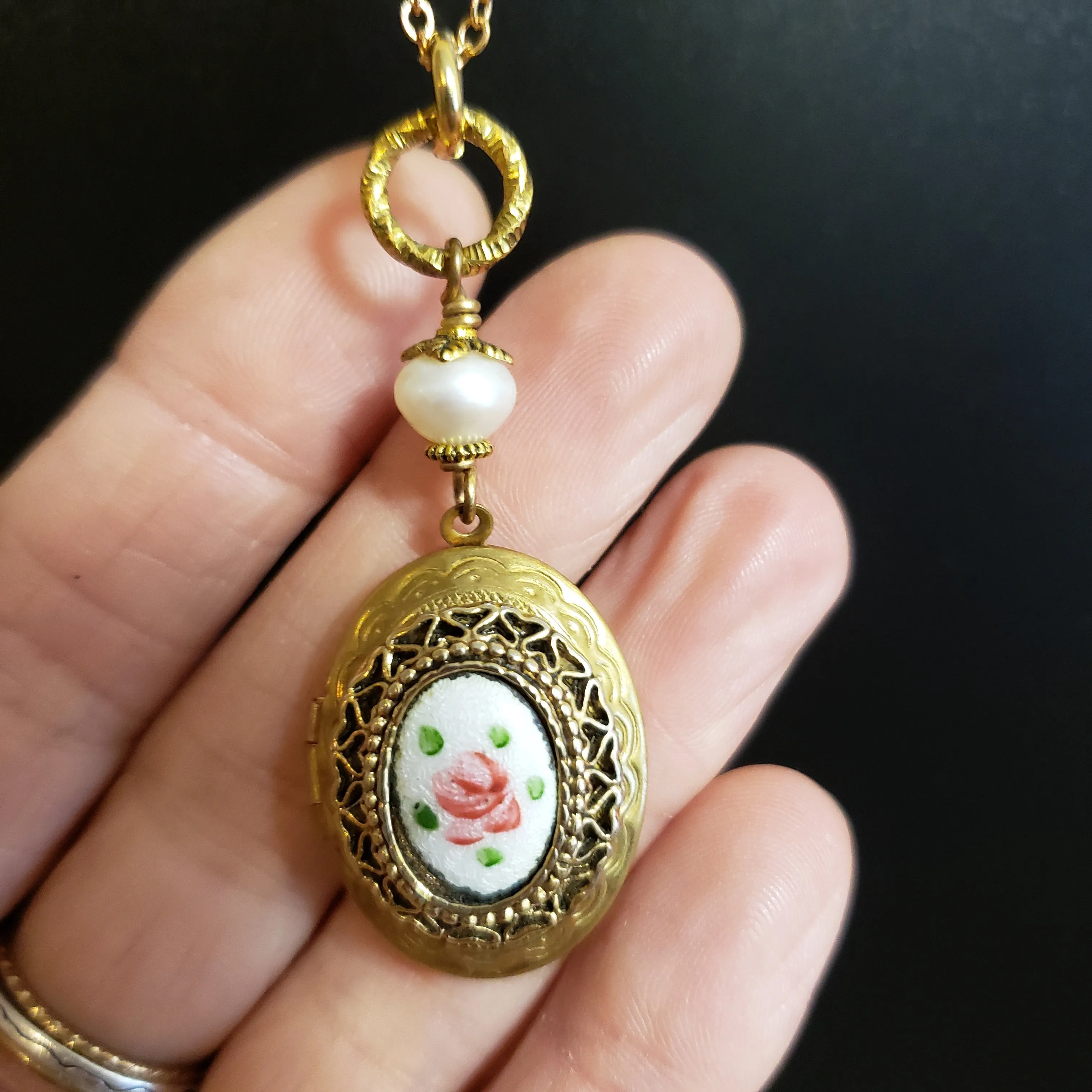 Small Vintage Oval Locket Necklace - White Pearl