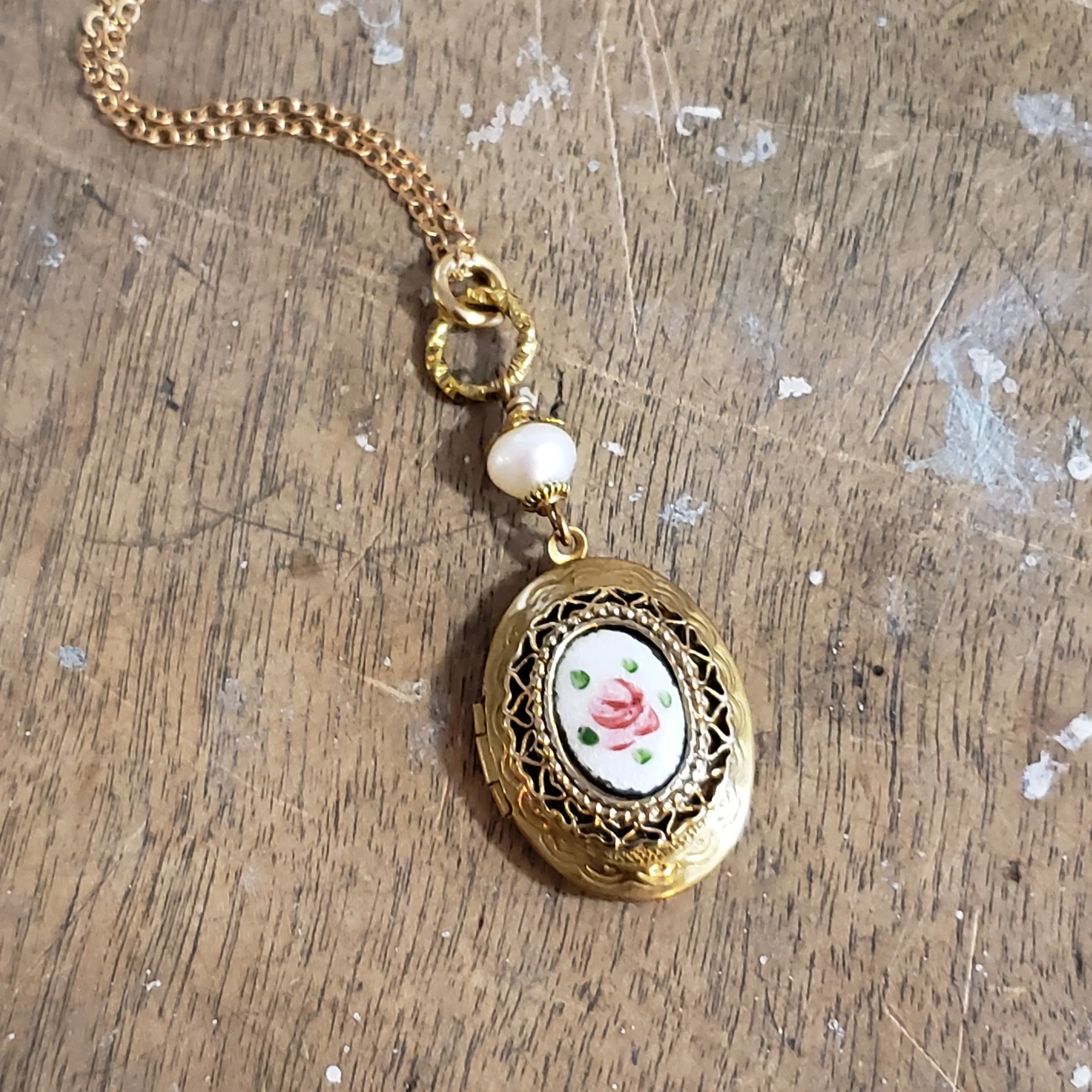 Small Vintage Oval Locket Necklace - White Pearl