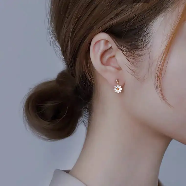 SWEET DAISY EARRINGS BY97000