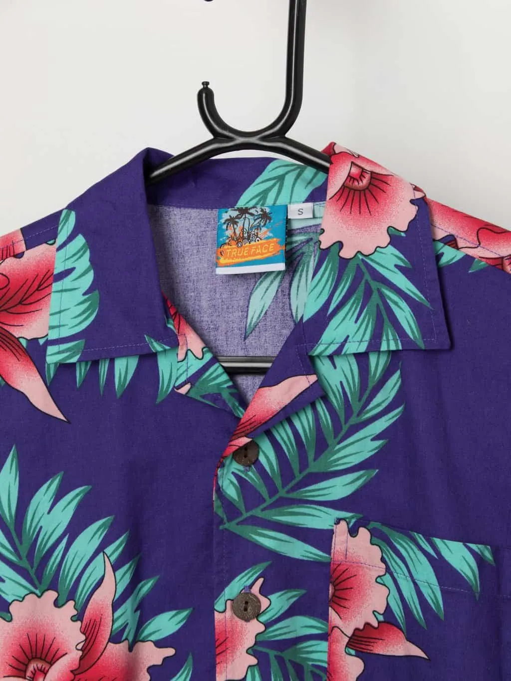 Vintage purple Hawaiian shirt with coconut buttons – Small